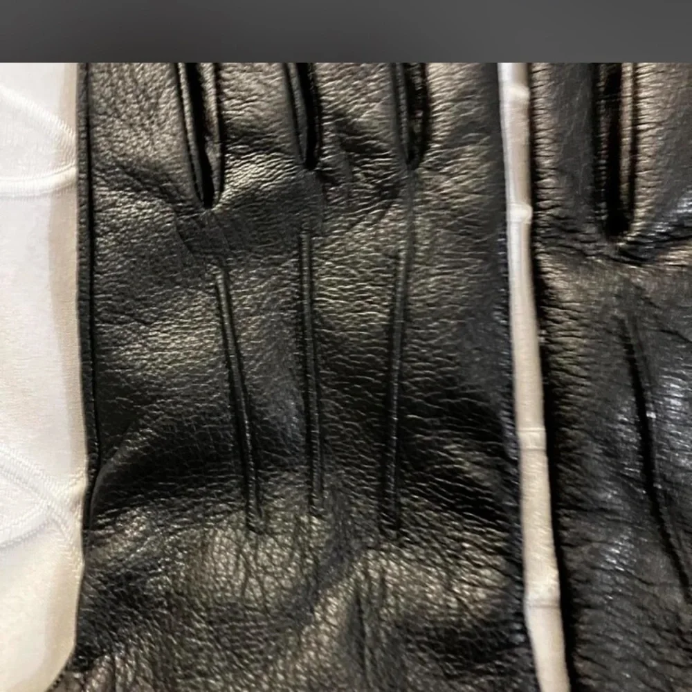 Zara Women’s Classic Black Gloves